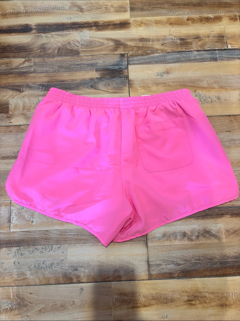 Lilly Pulitzer Luxletic 4” Ocean Trail in Prosecco Pink Shorts size medium - Picture 2 of 7